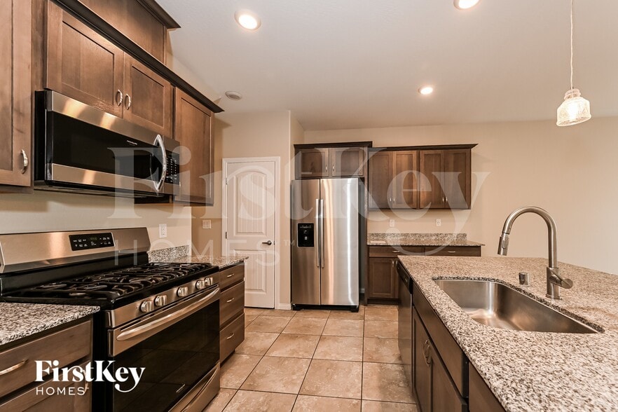 Building Photo - 9228 S Park St