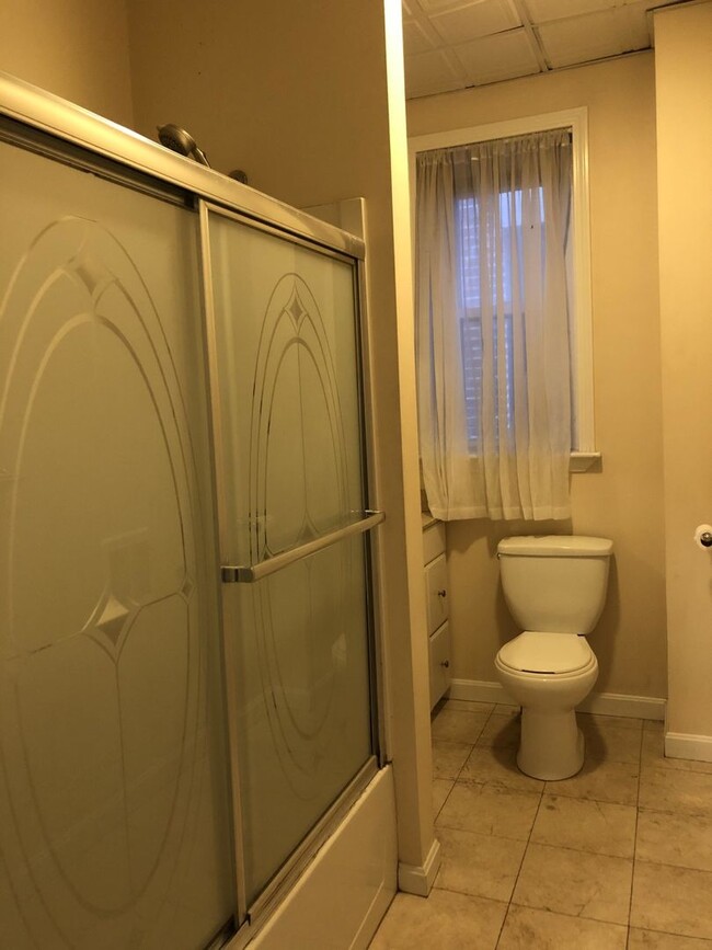 Building Photo - Great 3 Bed Right in Kenmore Square! Call ...