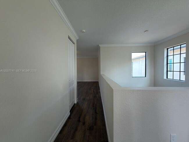 Building Photo - 455 SW 113th Ln
