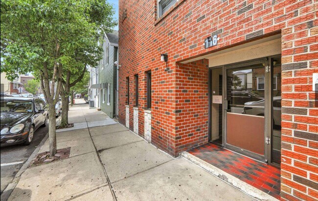 Building Photo - 116 71st St