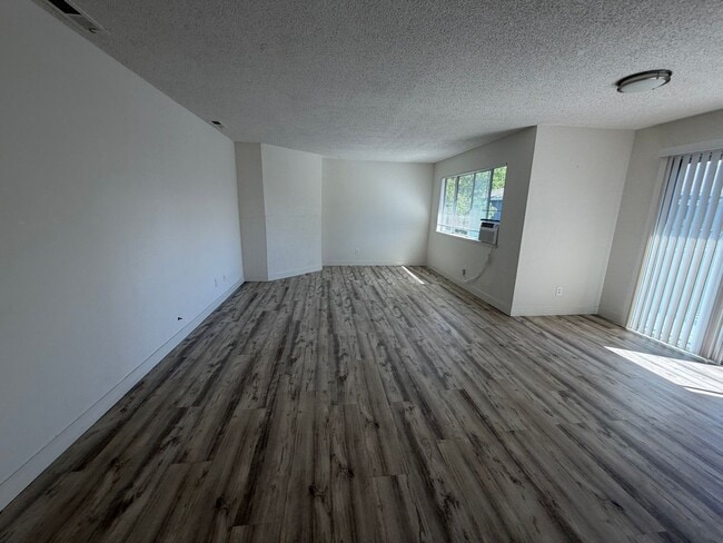 Building Photo - 3075 Berrum Pl