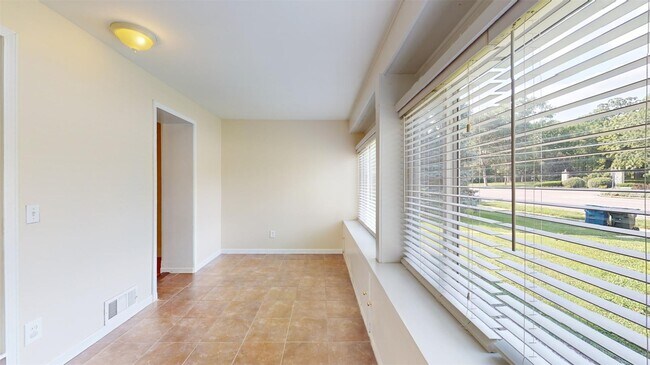 Building Photo - 7030 Clayton Rd