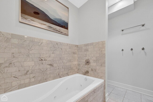 Building Photo - 1312 W Madison St