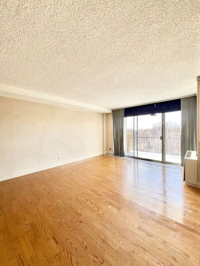 Building Photo - Downtown Fort Collins 2bd/1.5ba Condo with...