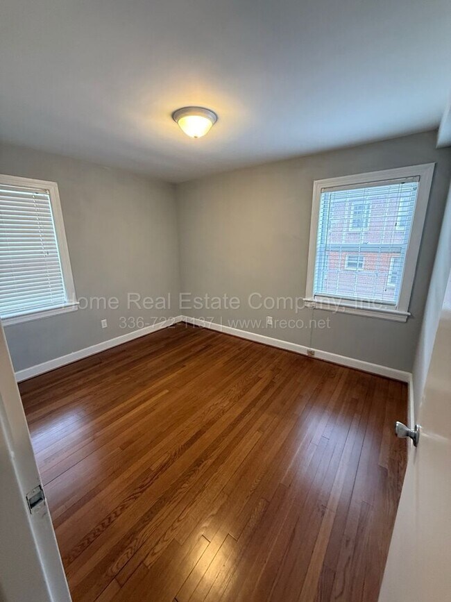 Building Photo - 803 W End Blvd