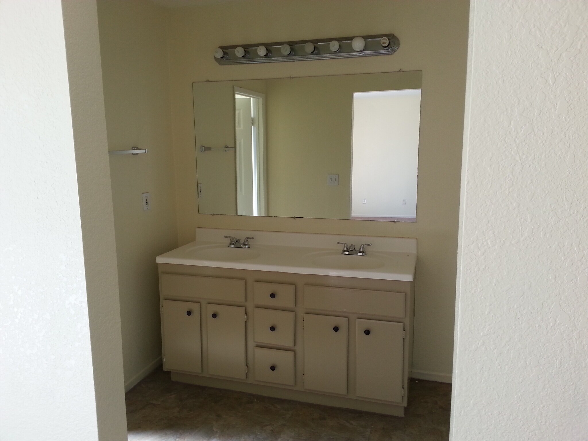 Master bath - 520 N Cambridge St