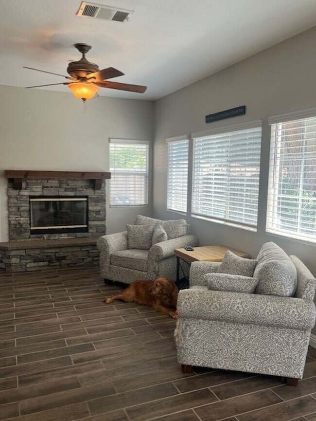 Building Photo - Beautiful 3-Bedroom Home for Rent in Highl...