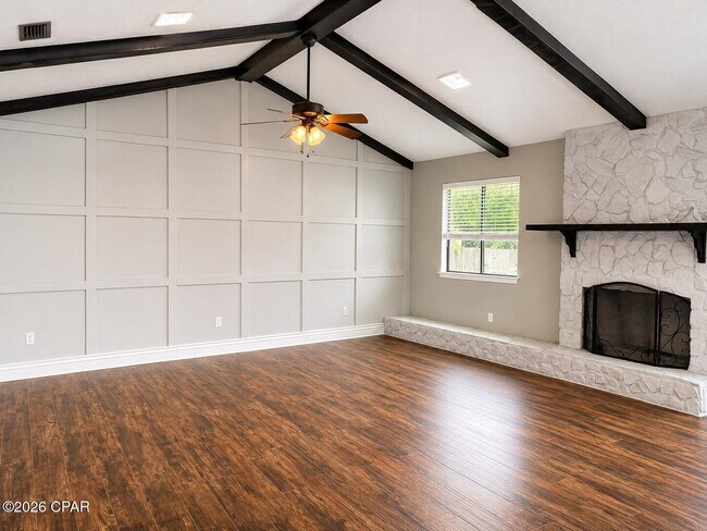 Building Photo - 3015 Longwood Cir