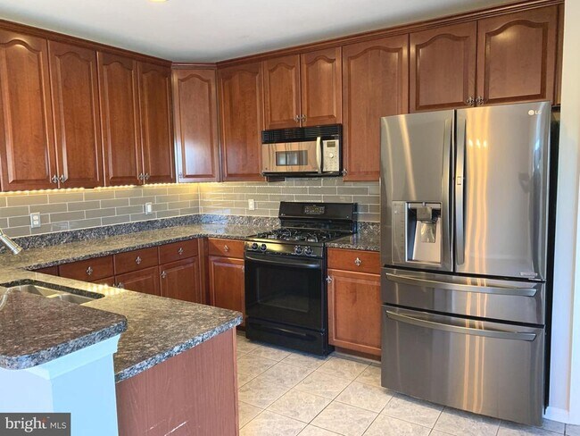Building Photo - 3384 Governors Crest Ct