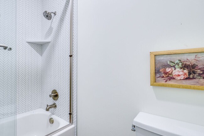 Building Photo - 1202 Homestead Dr