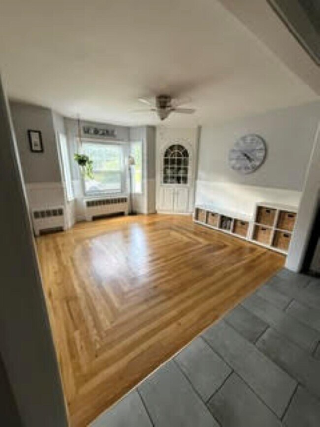 Building Photo - 40 Platts Ave