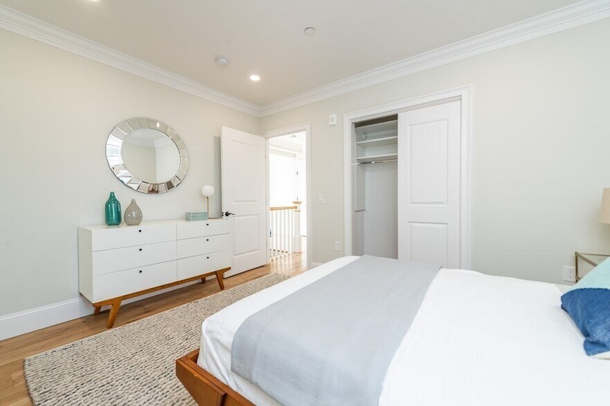 Building Photo - 106 Forest Hills St