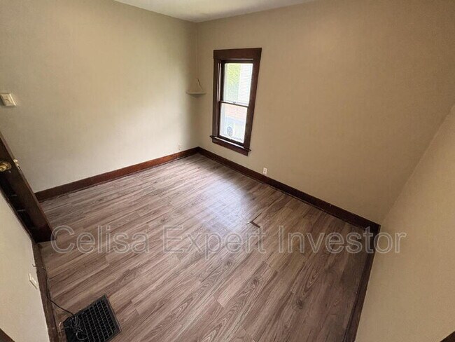 Building Photo - 1353 Huestis Ave