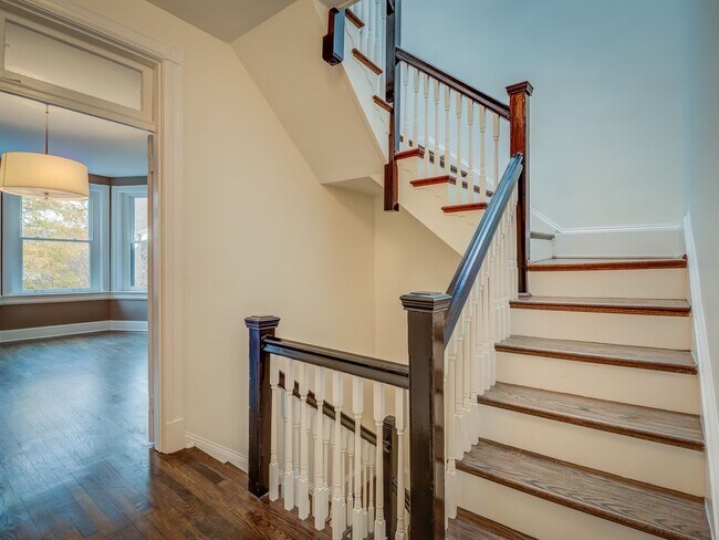 Building Photo - 1022 Park Rd NW