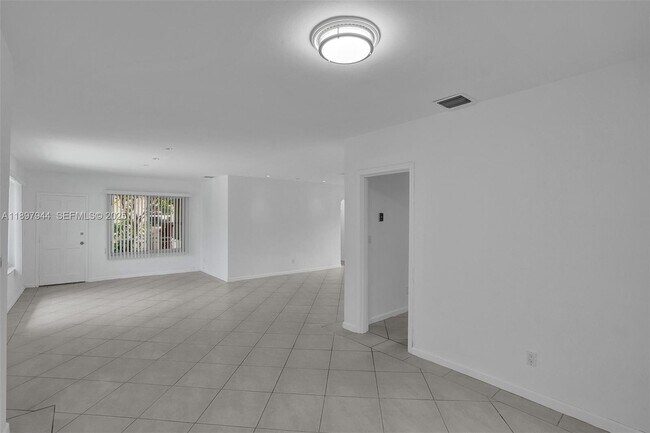 Building Photo - 8851 Byron Ave