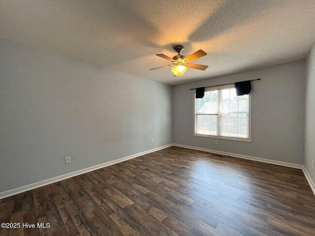 Building Photo - 205 Woodgreen Ln
