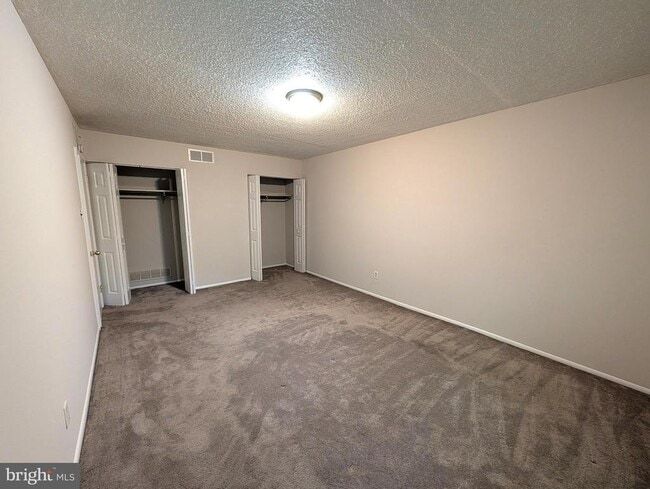 Building Photo - 822 Putnam Blvd