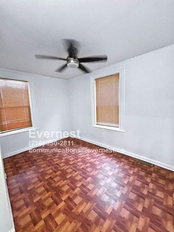 Building Photo - 1858 W 45th St