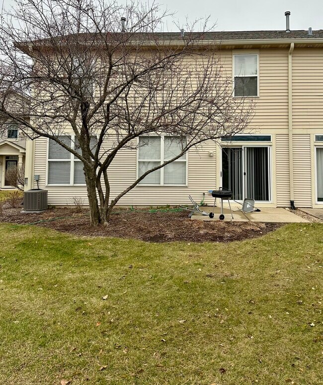 Building Photo - 2221 Sunrise Cir