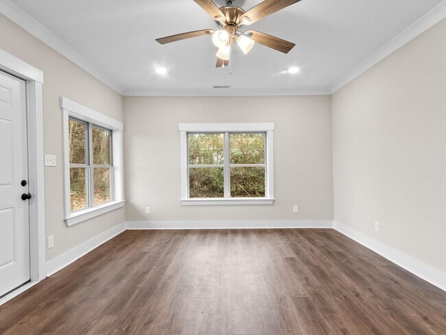 Building Photo - Enjoy privacy and seclusion while still being in Athens City!