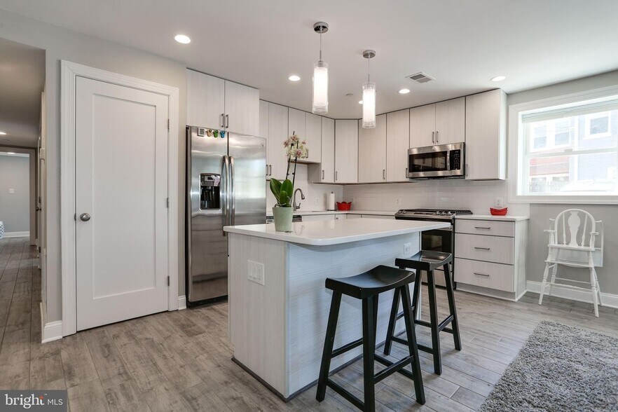 Building Photo - 414 Varnum St NW
