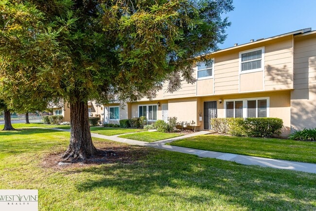 Building Photo - Cozy 3 Bed 1.5 Bath Town Home w/ Private Patio