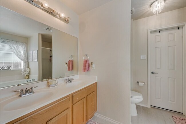 Building Photo - 9805 Tanglebrush Dr