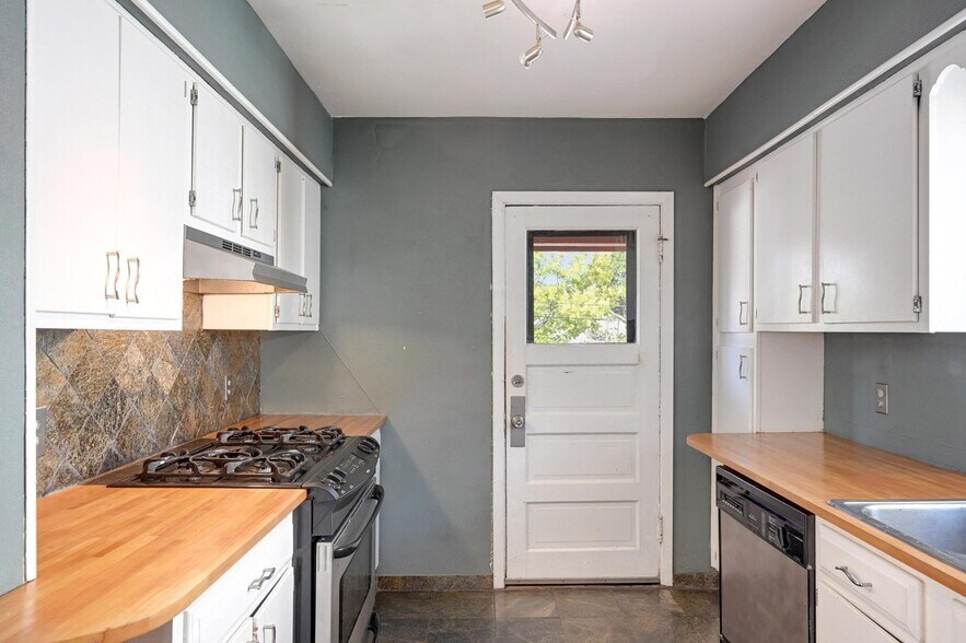 Building Photo - 2628 Ulysses St NE