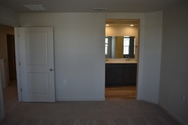 Building Photo - 4139 Scarlet Ct