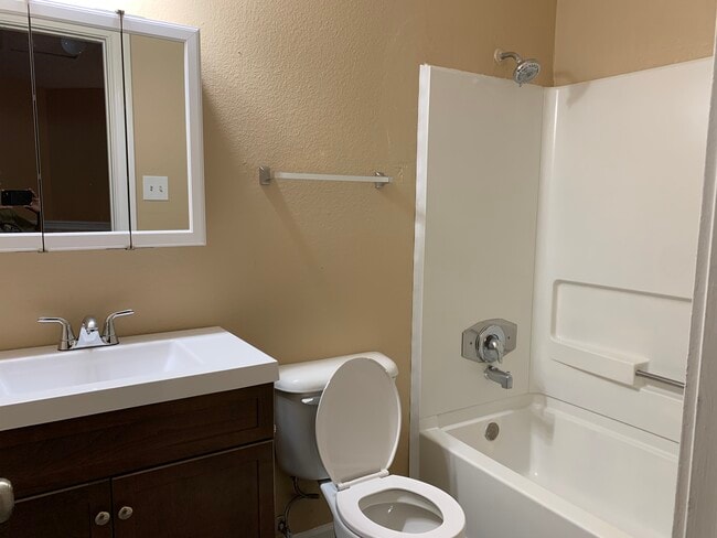 Building Photo - 3753 Candlebluff Dr