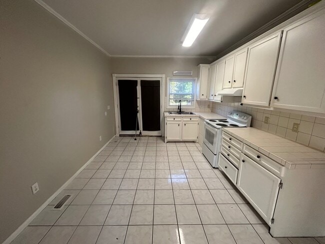 Building Photo - 10-A Willow Lane