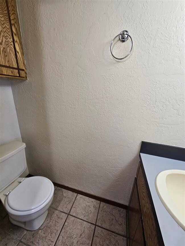 Building Photo - 4023 NW Ozmun Ave