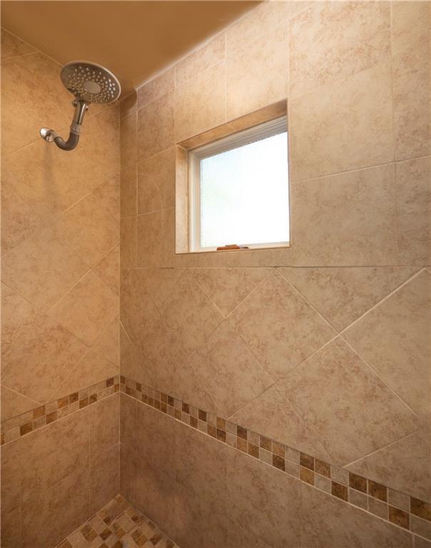 Building Photo - 691 Tamarack Dr