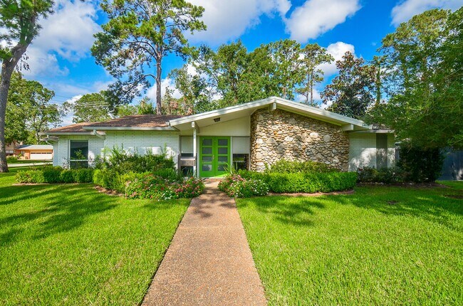 Primary Photo - 1101 Guinea Dr