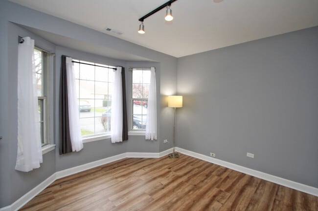 Building Photo - 652 Nantucket Way