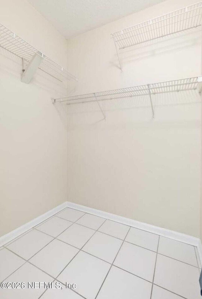 Building Photo - 10550 Baymeadows Rd