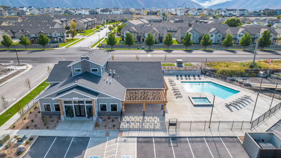 Primary Photo - Ridgeline Parkway Apartments