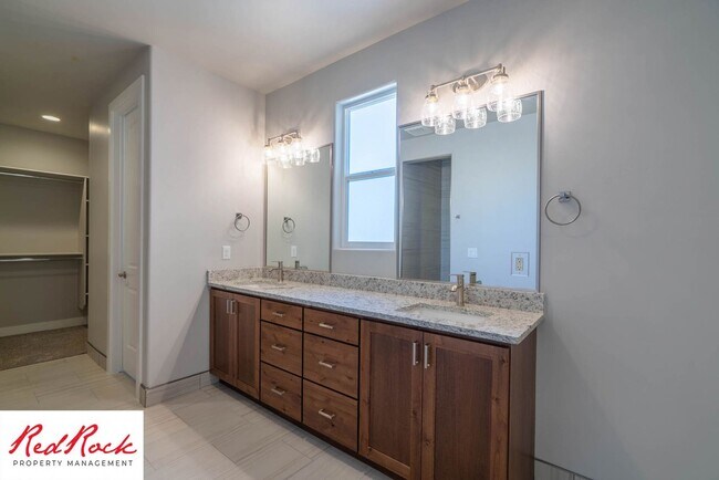 Building Photo - Beautiful 4-Bedroom 2.5 Bath with a 3 Car ...