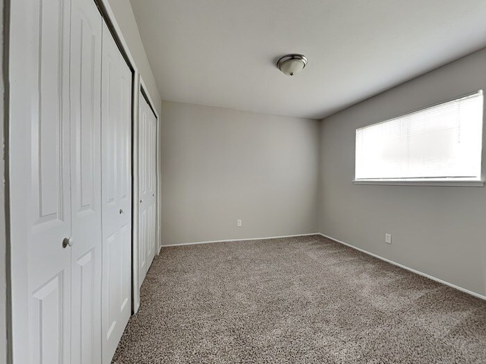 Building Photo - 446 Thistle Dr