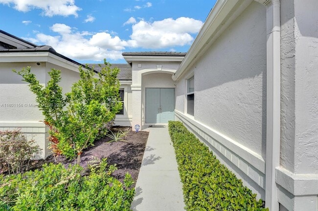 Building Photo - 3833 Cypress Lake Dr