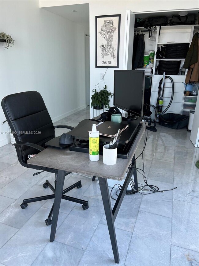 Building Photo - 650 NE 32nd St