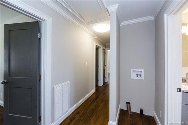 Building Photo - Must view this exquisite 3 bedroom 1 bath brick home. Within 2 miles from Uptown.