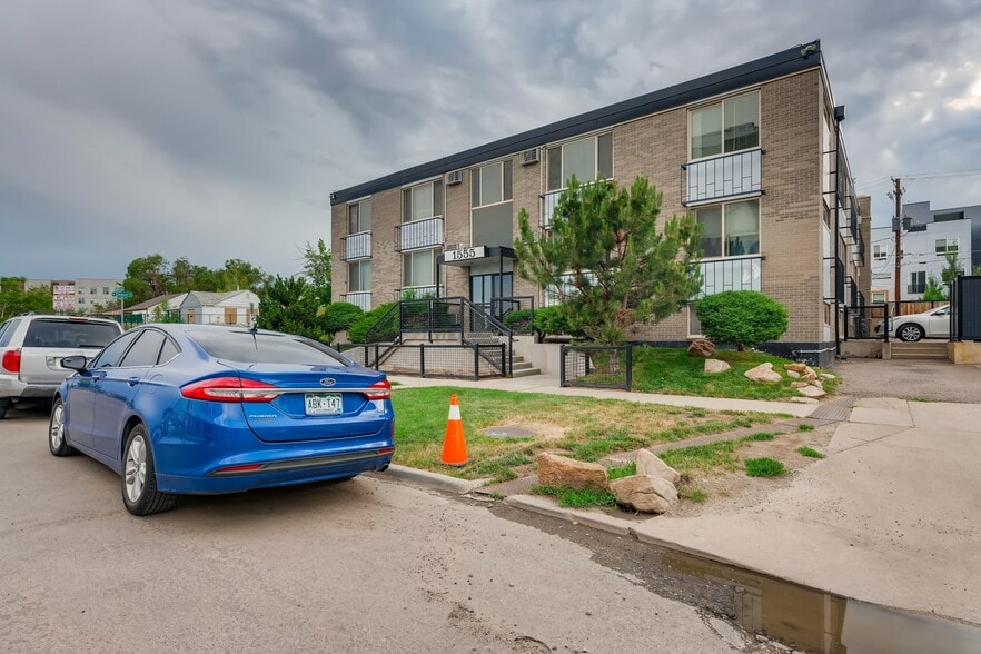 Building Photo - The Grove West