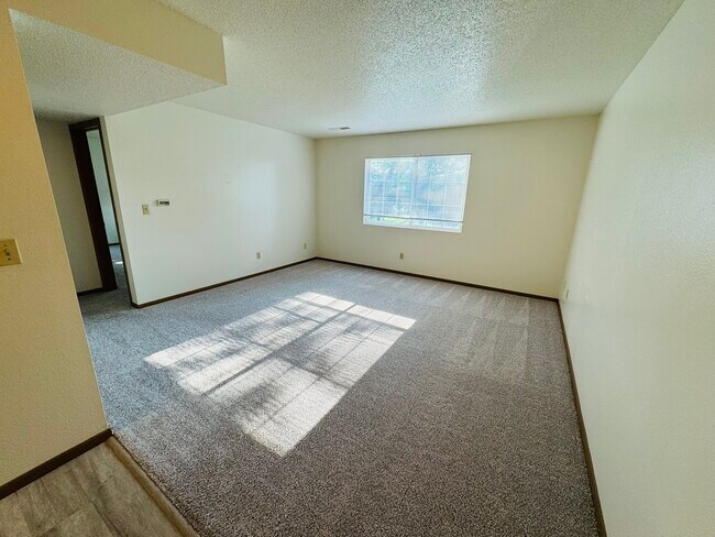 Building Photo - 156 Westside Dr