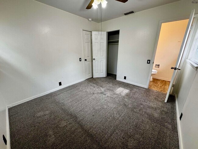 Building Photo - 1504 Red Fox Rd