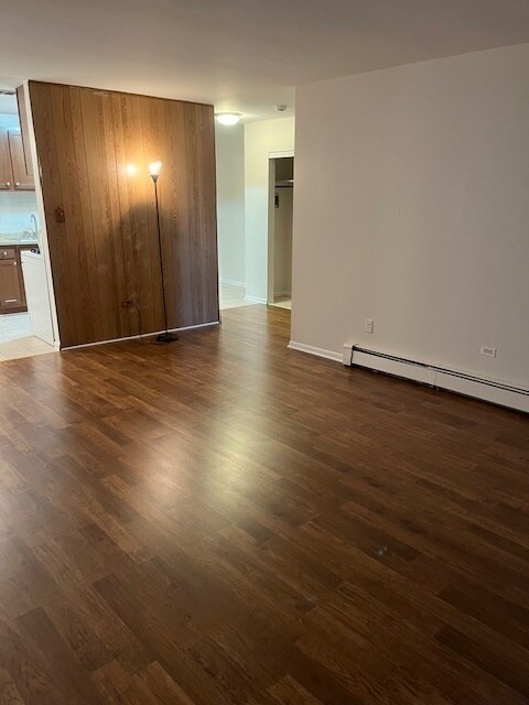Building Photo - 815 E Oakton St