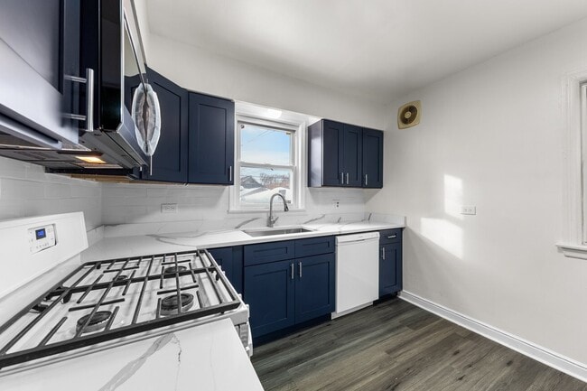 Building Photo - 8142 S Yates Blvd