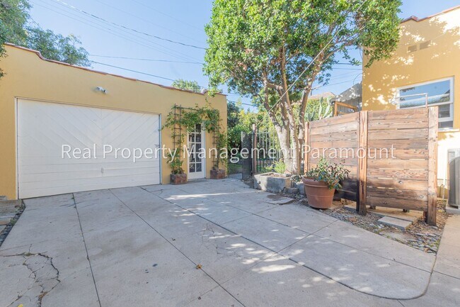 Building Photo - 1929 N Berendo St