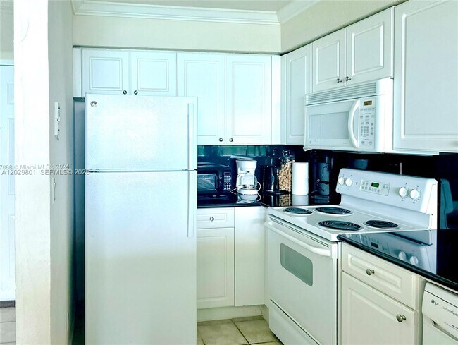 Building Photo - 2501 S Ocean Dr
