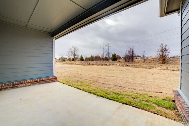 Building Photo - 4 BEDROOM CAPITAL HOME IN SAND SPRINGS!!!